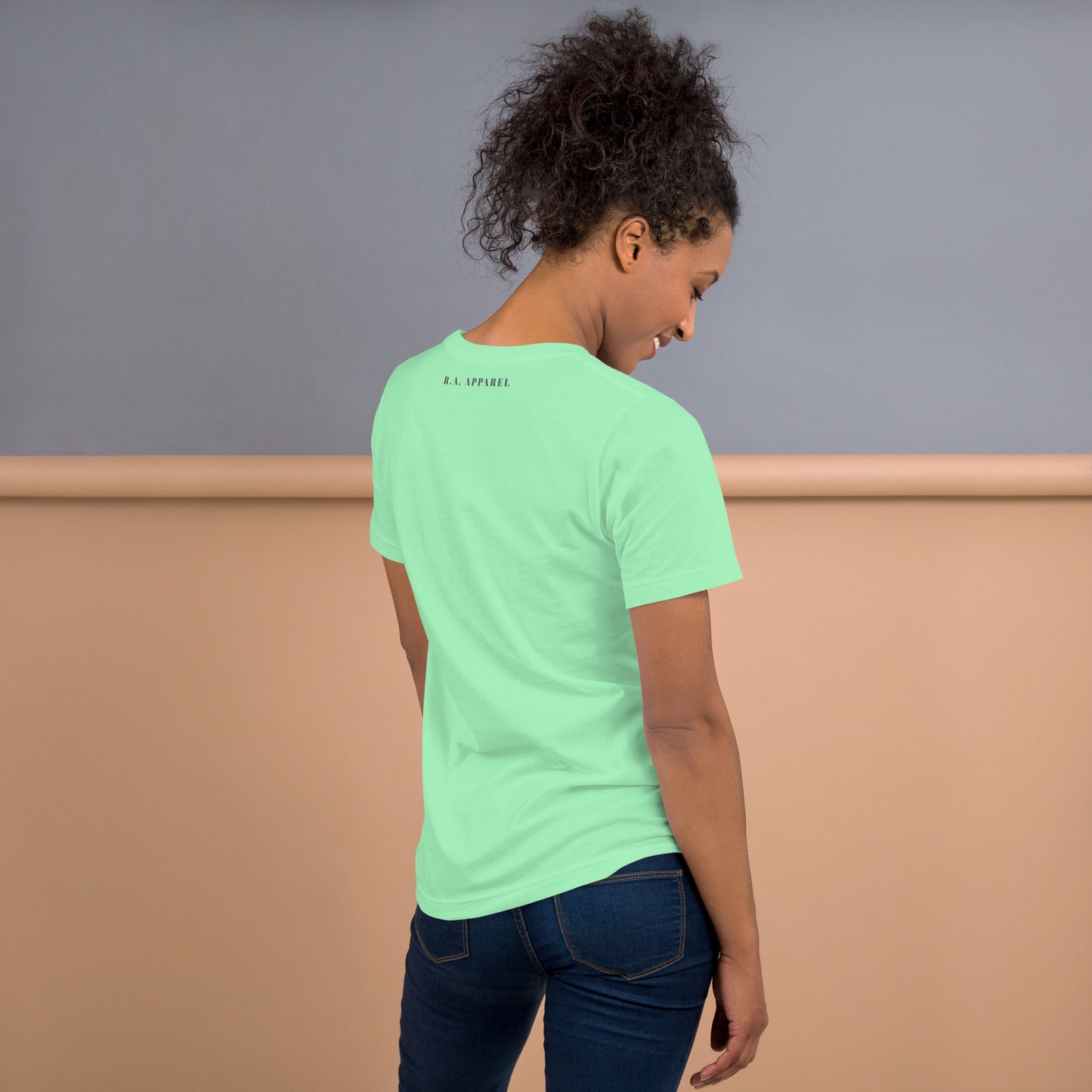 Boo Luxe T-Shirt - Left Placement image 48: Mint version, size L with back view of the Fa Boo Lous range.