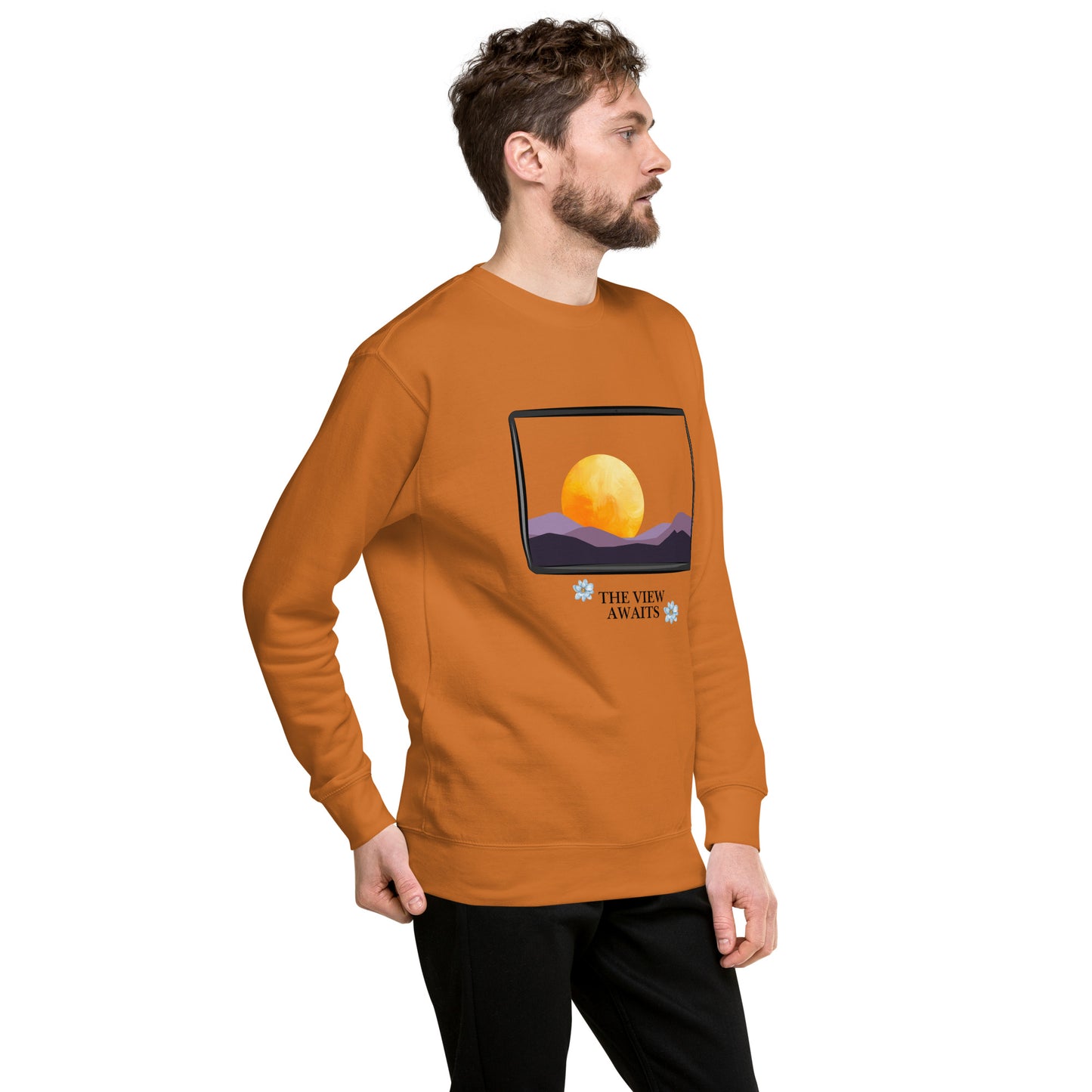 Avenor Sweatshirt image 53: Dusty Rose version, size L with front view, right-side angle of the The View Awaits range.