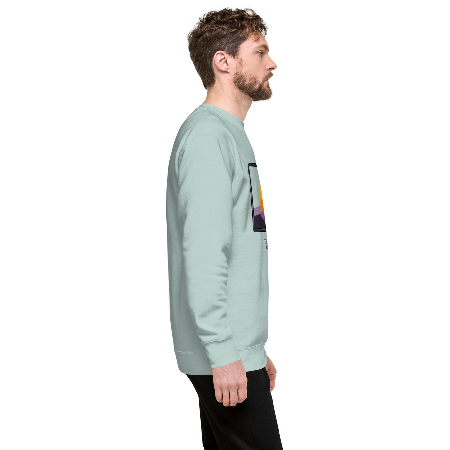 Avenor Sweatshirt image 83: Bone version, size L with right-side angle of the The View Awaits range.