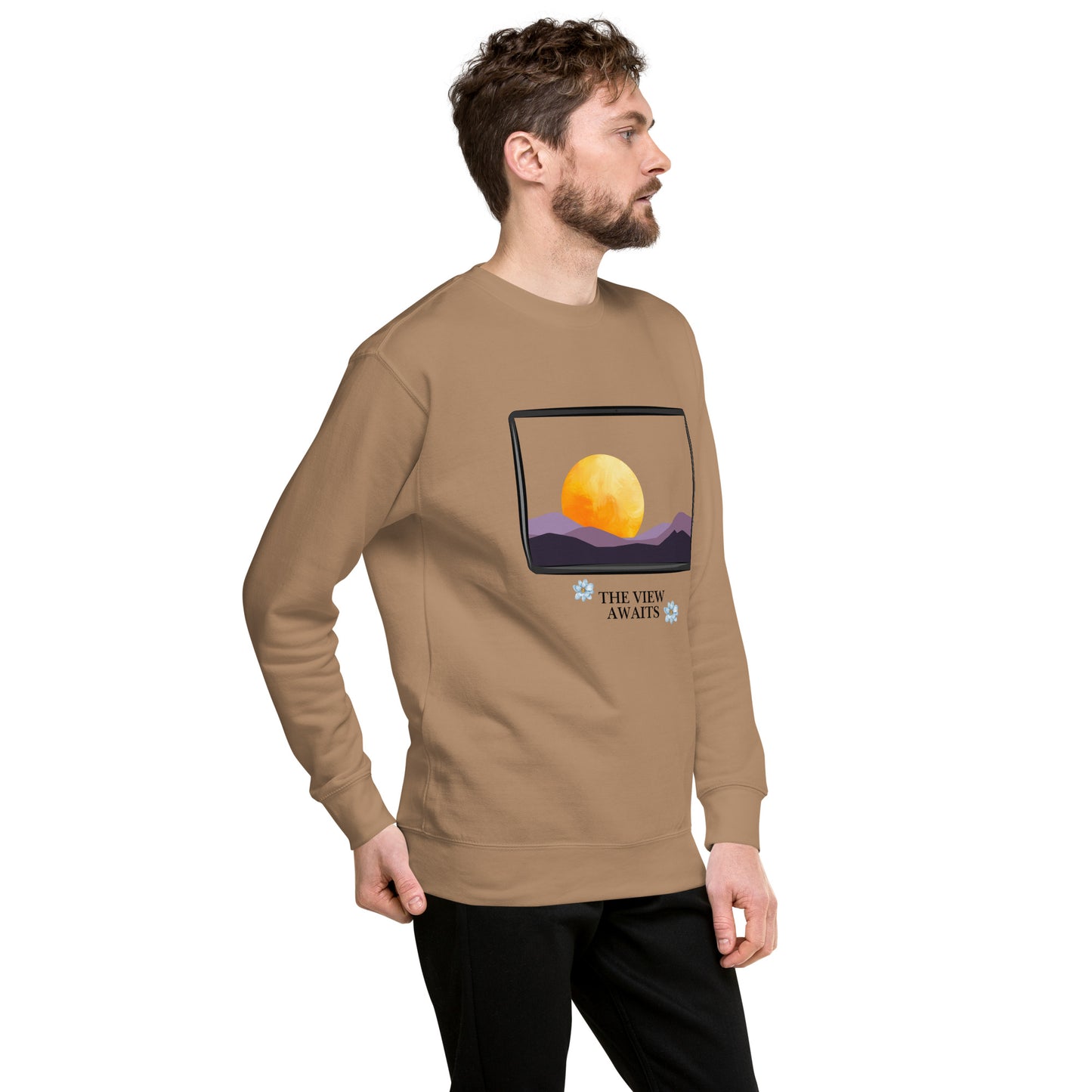 Avenor Sweatshirt image 59: Khaki version, size XL with front view, right-side angle of the The View Awaits range.