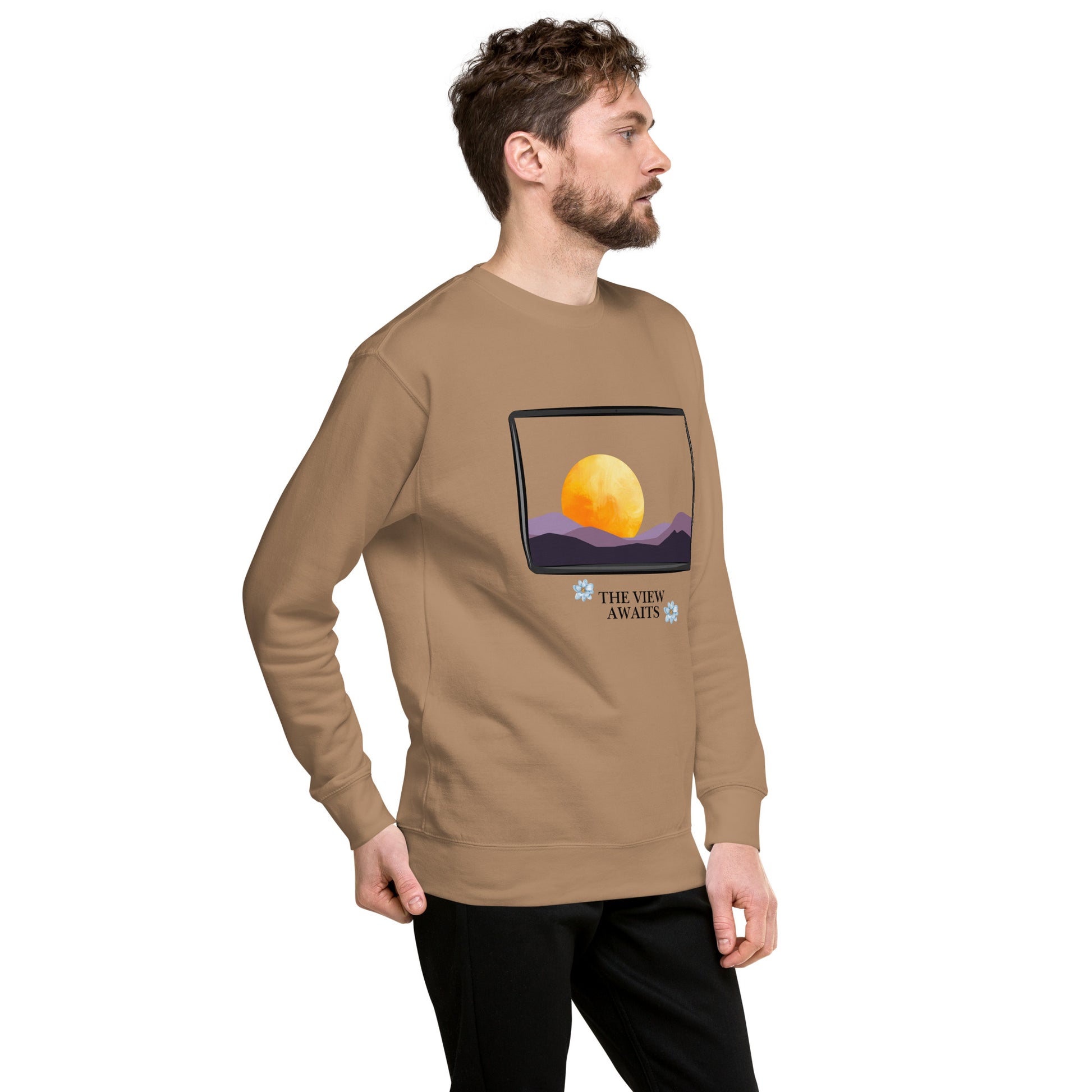 Avenor Sweatshirt image 59: Khaki version, size XL with front view, right-side angle of the The View Awaits range.