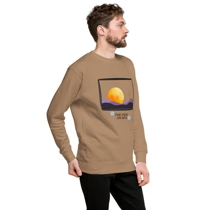 Avenor Sweatshirt image 59: Khaki version, size XL with front view, right-side angle of the The View Awaits range.