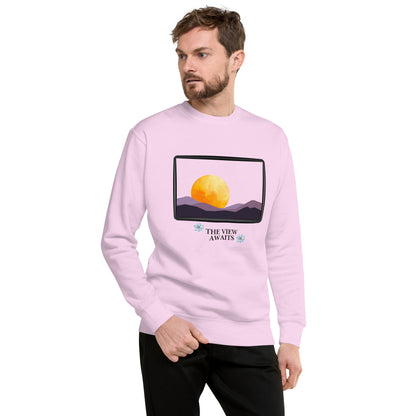 Avenor Sweatshirt image 91: White version, size S with front view of the The View Awaits range.