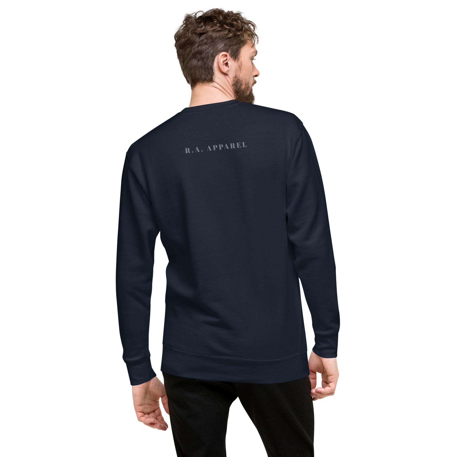 Avenor Sweatshirt image 10: Navy Blazer version, size 2XL with back view of the The View Awaits range.