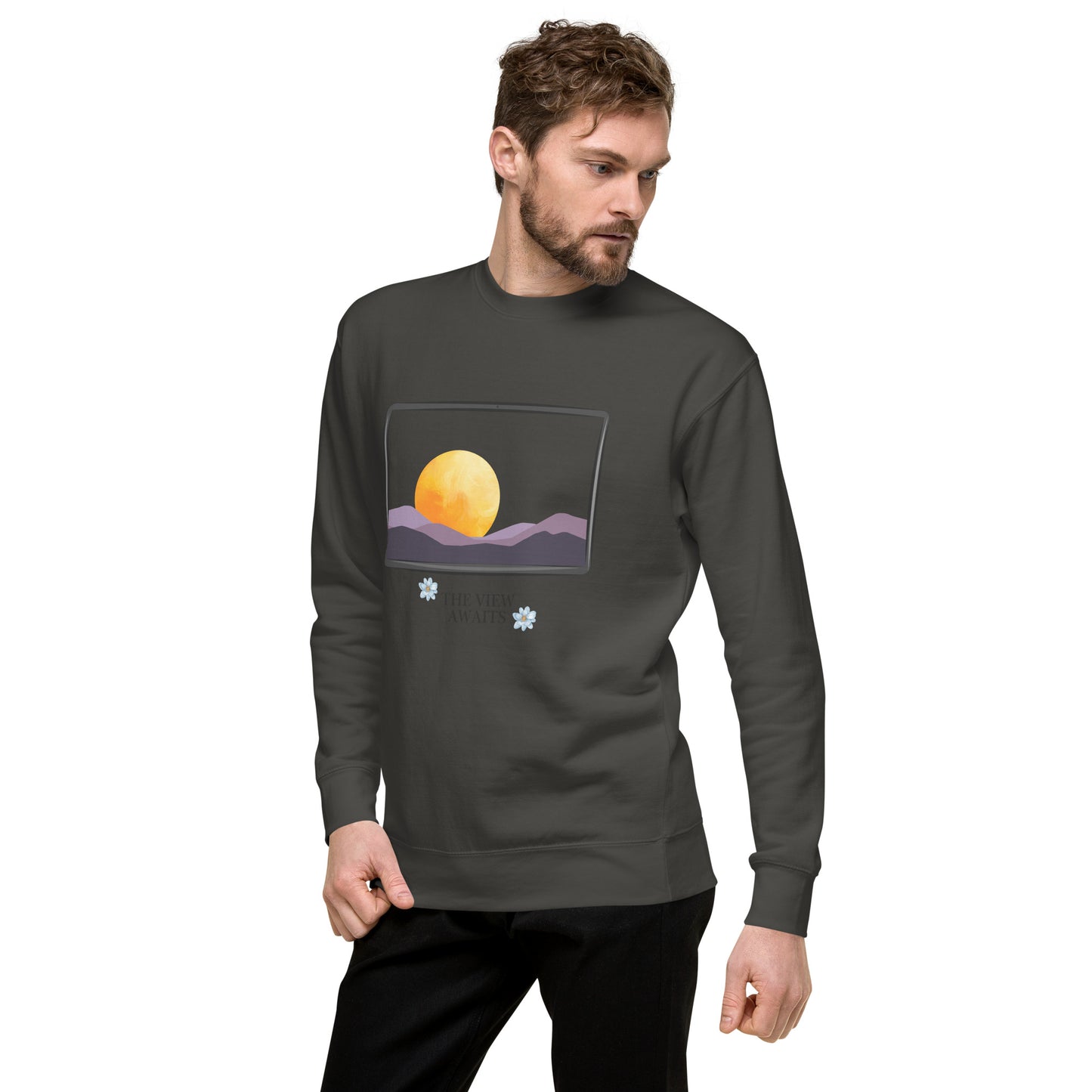 Avenor Sweatshirt image 32: Forest Green version, size M with front view, left-side angle of the The View Awaits range.