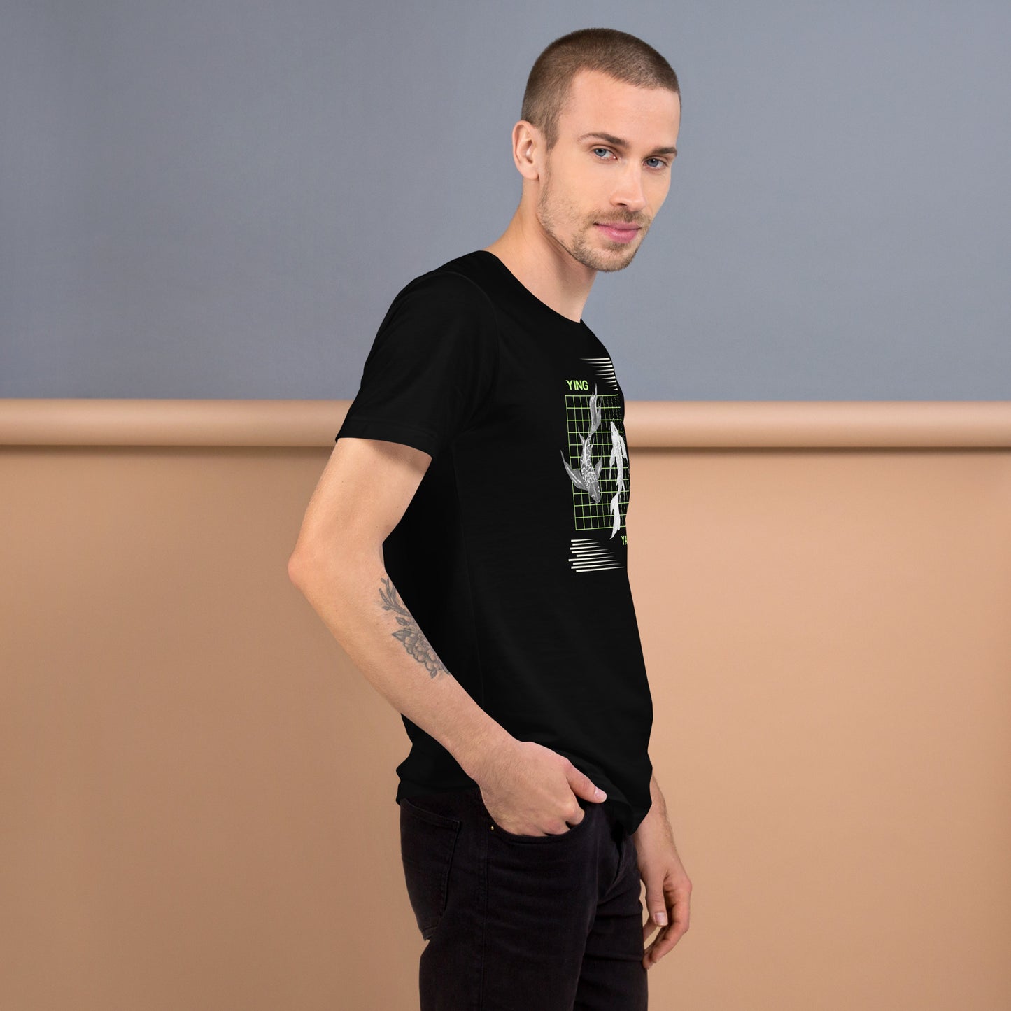 Equinoxe T-Shirt image 8: Black version, size L with right-side angle of the Ying and Yang range.