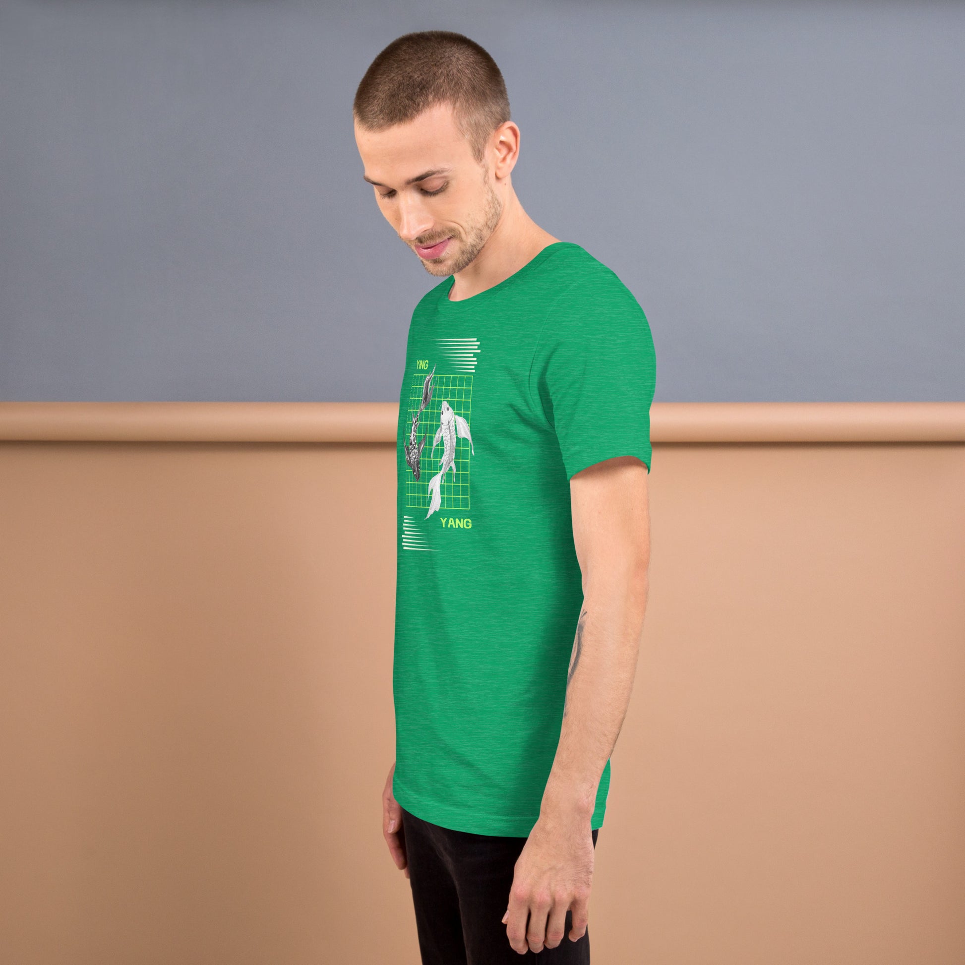 Equinoxe T-Shirt image 39: Berry version, size XL with left-side angle of the Ying and Yang range.