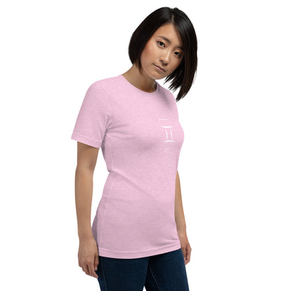 Twin Signal T-Shirt - Left Placement image 80: Lilac version, size S with front view, right-side angle of the Gemini range.
