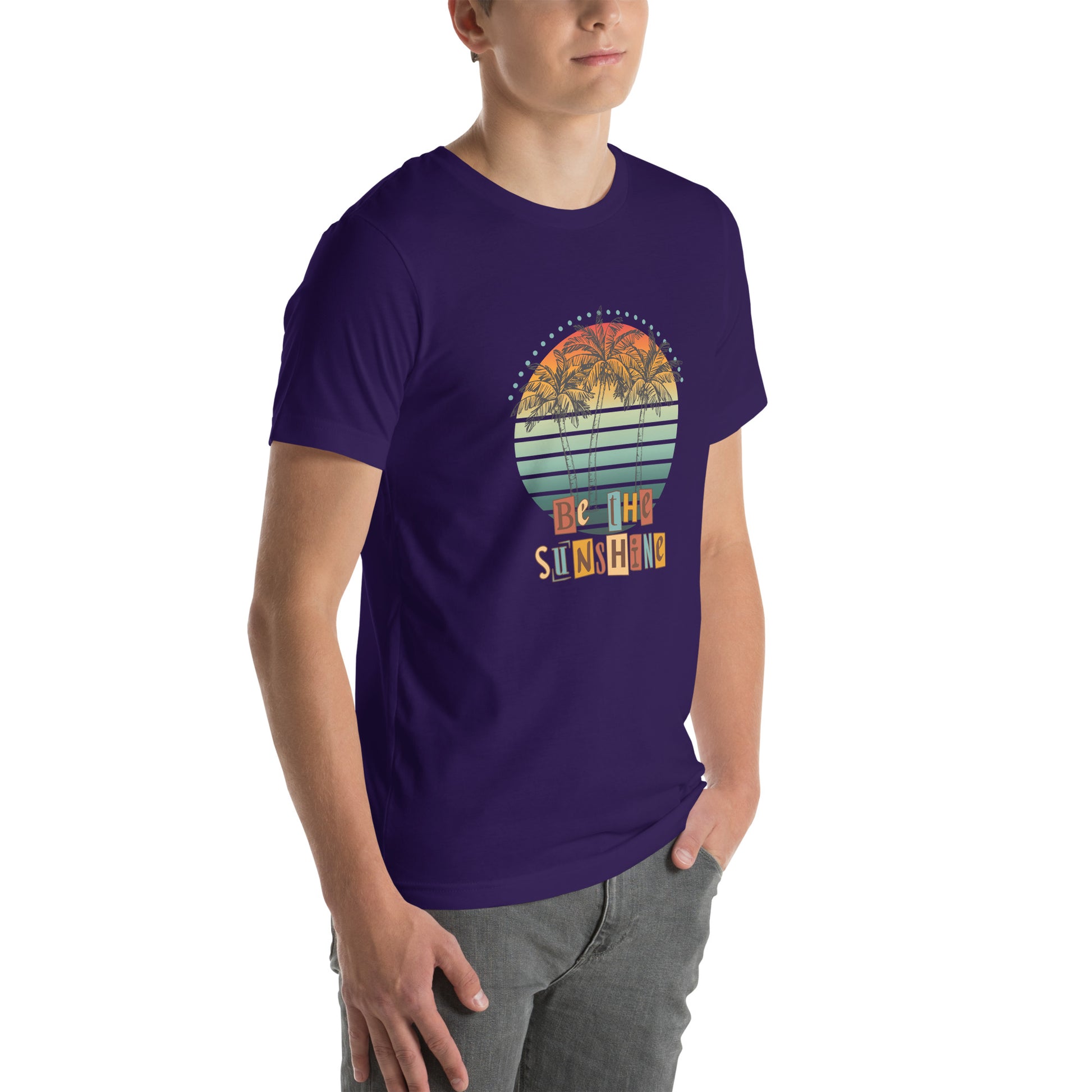 Solara T-Shirt image 16: Cardinal version, size S with front view, right-side angle of the Be the Sunshine range.