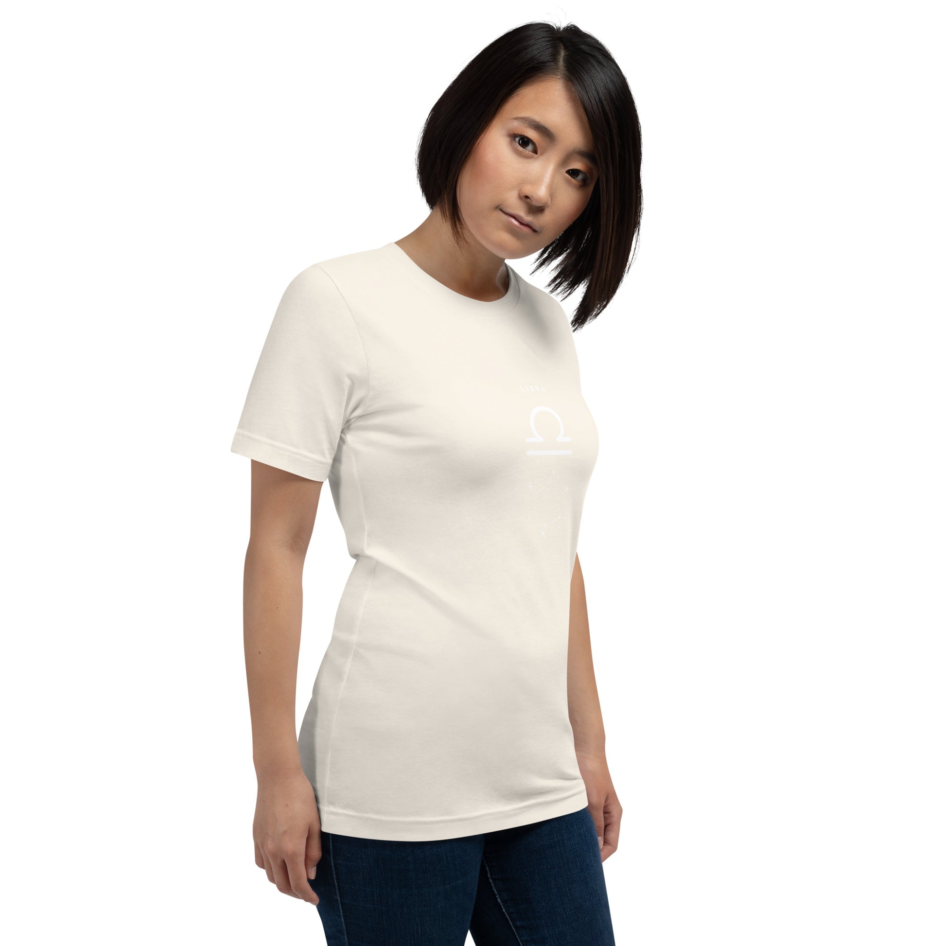 Balance Court T-Shirt - Left Placement image 110: selected colour version with front view, right-side angle of the Libra range.