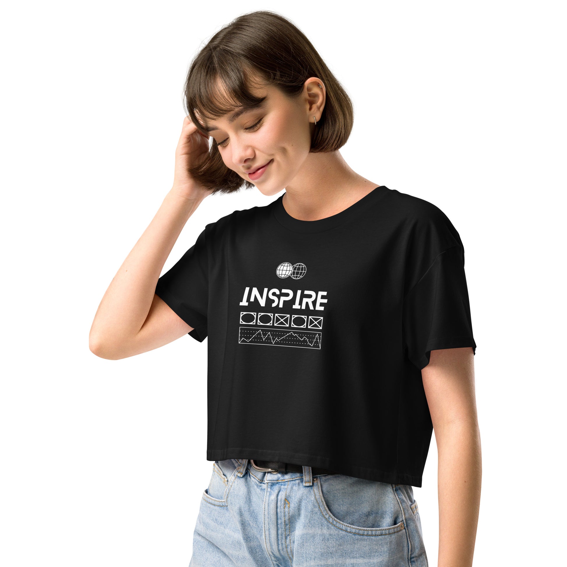 Inspireline Crop Top - Left Placement image 3: Black version, size M with front view, left-side angle of the Inspire range.