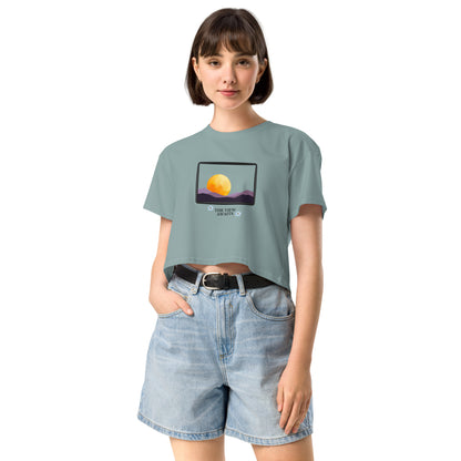 Avenor Crop Top image 4: Black version, size XL with front view of the The View Awaits range.